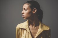 Wetlook haar is de trend die je overal ziet dit voorjaar