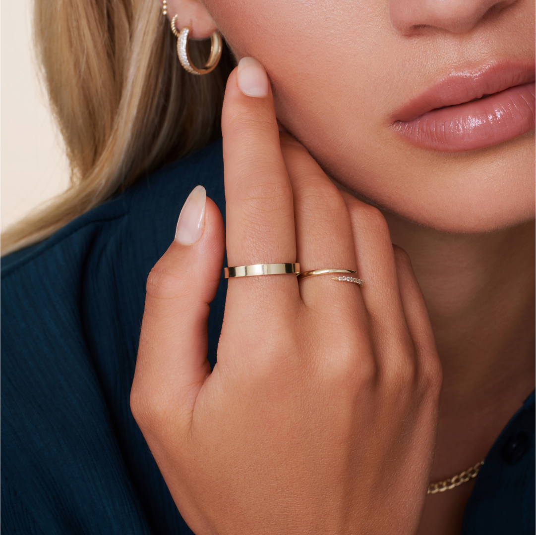 Zo combineer je gouden oorbellen met je favoriete jurkjes!